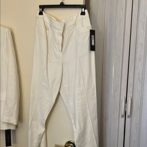 Donna Karan White Pant Suit (2 piece) Jacket sizr Large and pants size 10